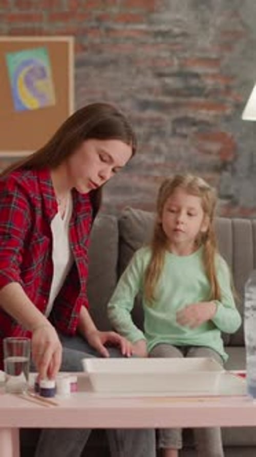 Pretty Sisters Choose Paint Colors for Oriental Ebru Drawing