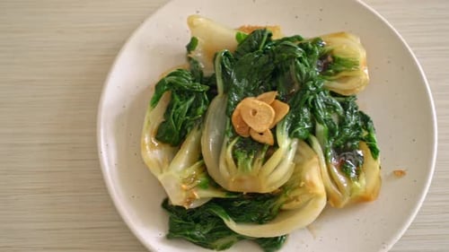 repolho chinês para bebês com molho de ostra e alho - estilo de comida asiática