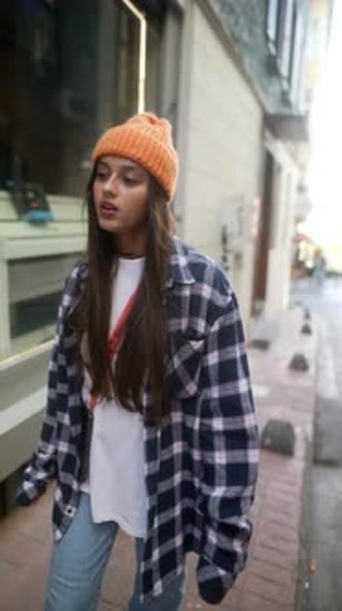 Casual Street Style Featuring a Trendy Beanie and Stylish Plaid Shirt for Comfort