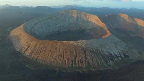 Lever de soleil doré sur la Caldera Blanca : Lanzarote.