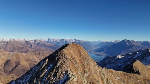 Le
Pizzo di Gino est une montagne de Lombardie, en Italie. Avec une altitude de 2 245 m