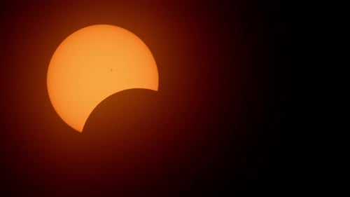 Partielle Sonnenfinsternis, Halbmondsonne über Halifax, Nova Scotia, Kanada