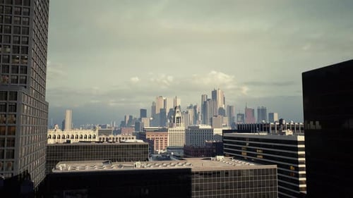 Escena del horizonte urbano, vista nublada del horizonte con edificios
