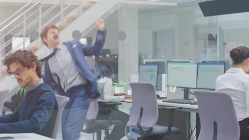 Jeune et beau directeur d'entreprise joyeux portant un costume et une cravate dansant au bureau. Diversifié et