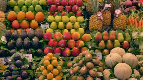 Mercado de La Boqueria: el famoso puesto de frutas con una impresionante muestra de productos