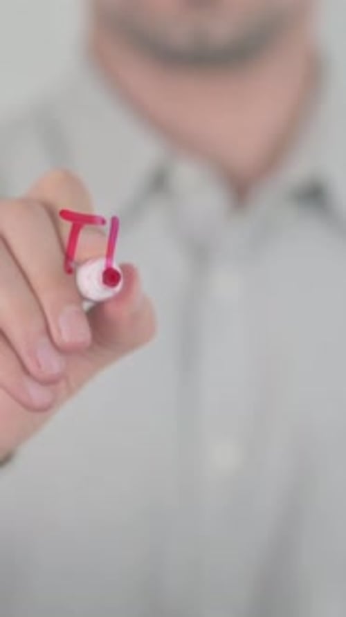 Drittanbieter, mit der Hand auf den Bildschirm schreiben, vertikales Video