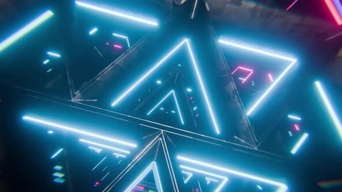 Un
vol lent vers l'avant est un tunnel sans fin. Mouvement de la caméra à travers des triangles lumineux au néon.
Mo