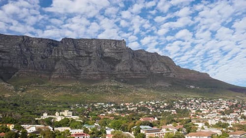 Drohnen-Hyperlapse über Kapstadt am Tafelberg