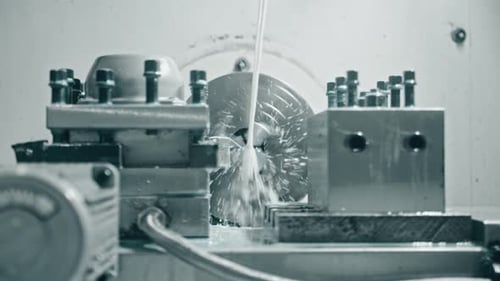 Precision metal cutting with industrial cnc machine and coolant spray