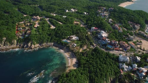 Vista aérea cativante do resort em Huatulco revela sua beleza natural em todo seu esplendor