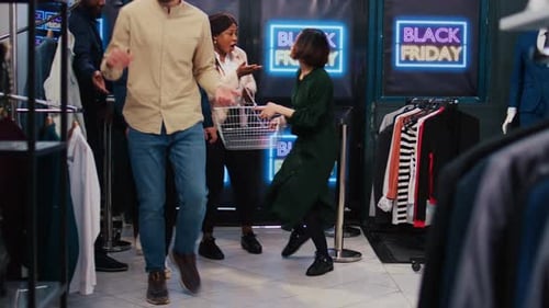 Aggressive Clients Start Fight in Store