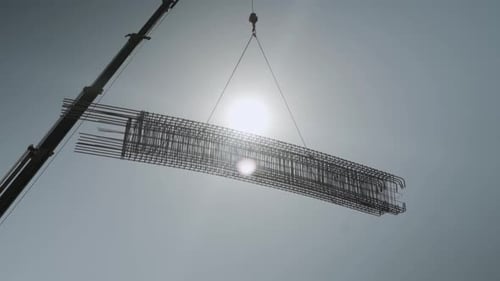 Grue de levage pour structures de coffrage en acier
