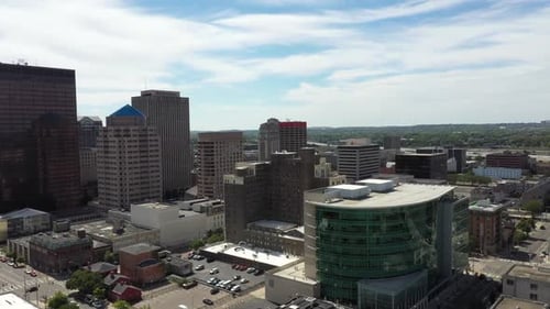 Vista aérea de edificios y calles de la ciudad, Estados Unidos.