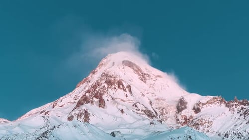Pic du mont recouvert de neige