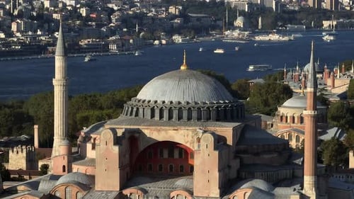 Historische Halbinsel Istanbul, Hagia Sophia, Große Moschee, Kuppel und Bosporus, Luftbild 3