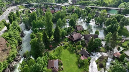 Le village du moulin à eau de Rastoke sur les rivières Slunj et Korana