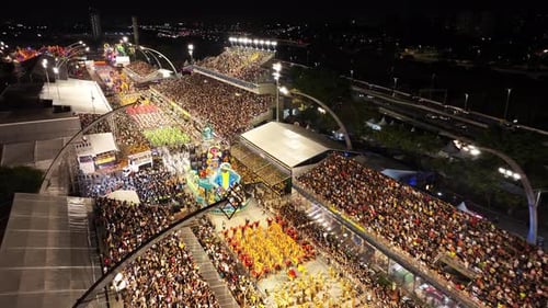 Famoso passeio de carnaval no sambódromo do Anhembi, no centro de São Paulo, Brasil.