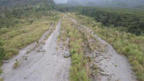Luftaufnahme des Bunkers Kaliadem im Vulkan Merapi, Yogyakarta, Indonesien.