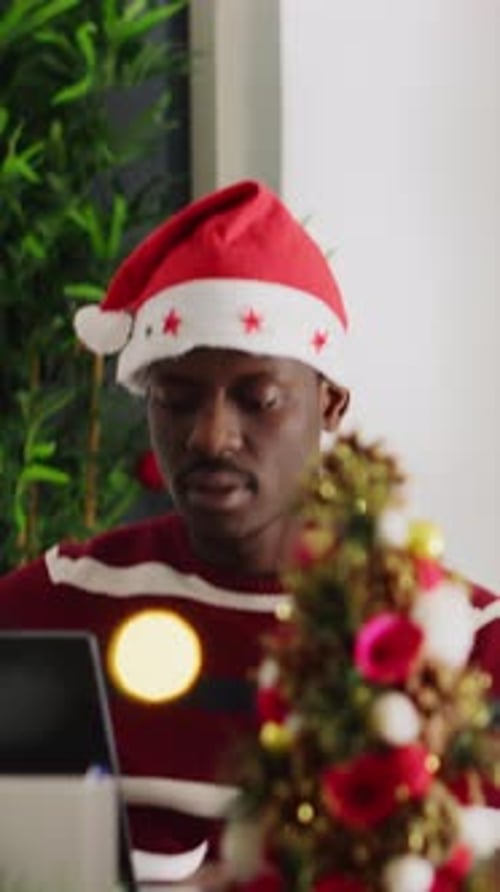 Vertical Video Worker Fed Up with Colleagues in Office