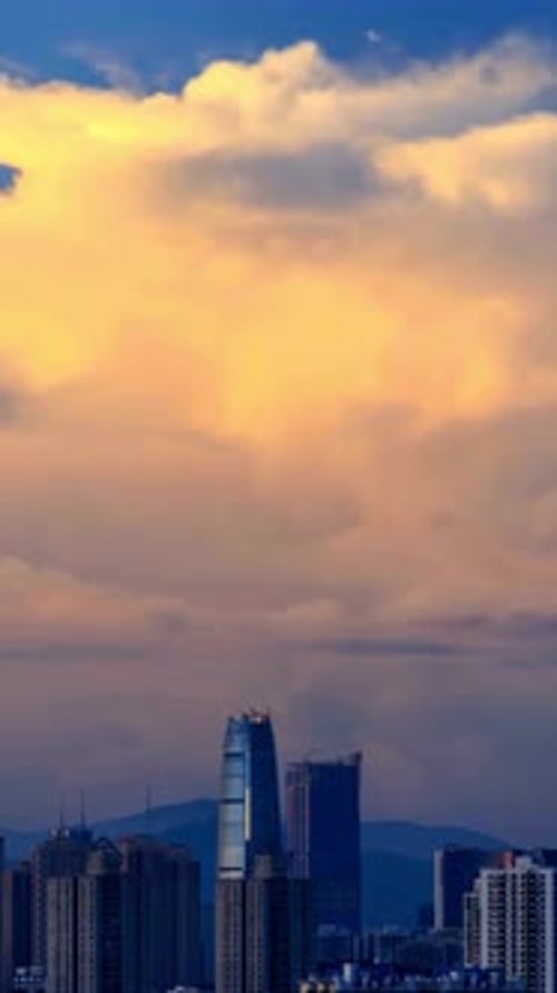 Vertikale Ansicht der Timelapse Cloud