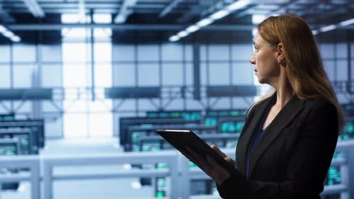 IT Expert in Server Hub Workplace Monitoring Supercomputers