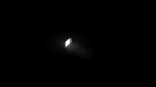 Homme marchant vers une porte lumineuse dans une pièce sombre