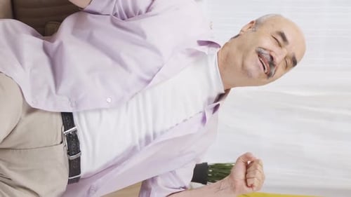Vertical video of The fun guy.