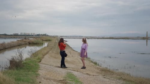 Fotógrafo faz um retrato individual do modelo