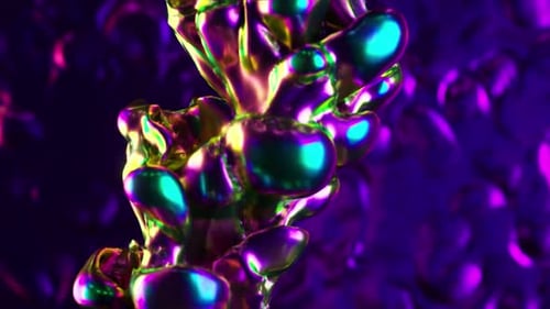 Une substance métallique bleue liquide irisée tend vers le haut
