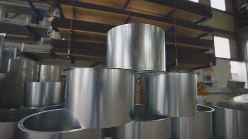 Tubos de acero inoxidable en almacén