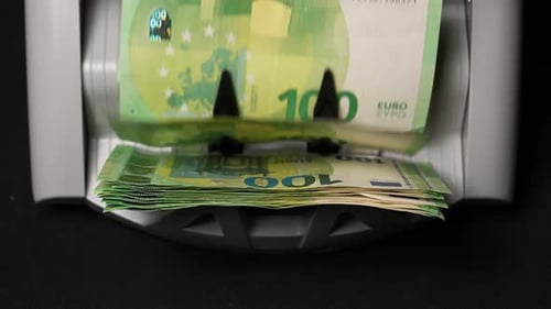 Machine Counts 100 Euro Bank Notes