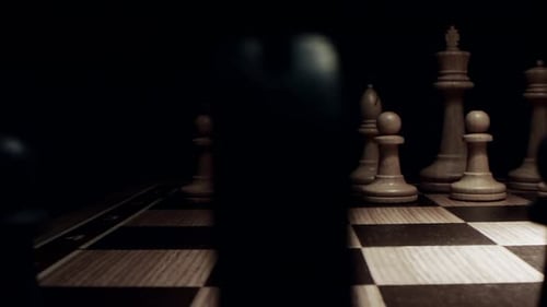 Schachfiguren vor Spielbeginn