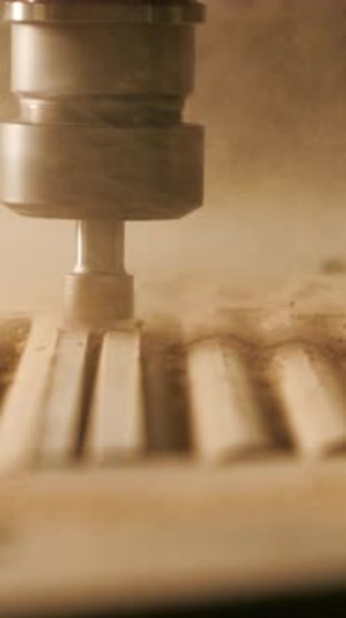 Arbeitsprozess Kreative Bearbeitung durch Schneiden von Ebenen mit speziellen Geräten