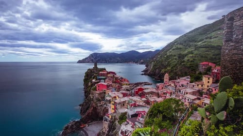Time Lapse - Scenic View of Village Vernazza , Cinque Terre in Italy - 4K