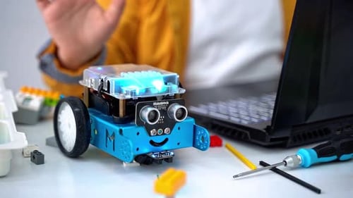 Robotik-Programmierkurs Kinder konstruieren Mbot und programmieren Roboter-STEM-Unterricht mit Constructor