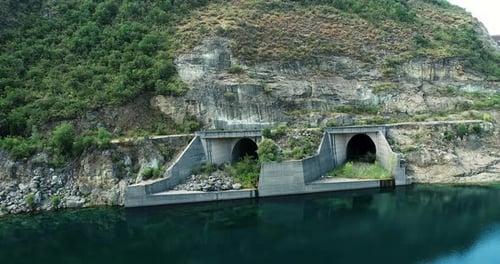 Wasser Colbun-Damm, Blick von oben, erneuerbare Energien, Luftlandschaft Chile