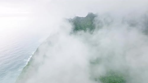 Aweinspiring Hawaiian Landscape with Towering Cliffs on the Shoreline in Kauai