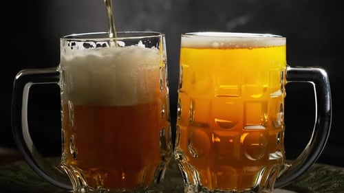Paar Bierkrüge