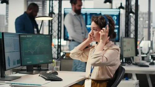 Office Administrator Uses Focus Music on Headset to Solve Tasks