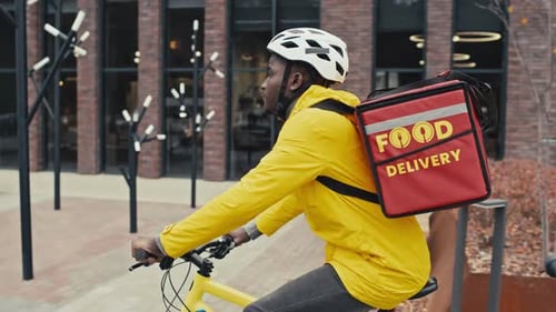 Courrier masculin à vélo
