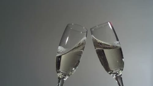 Torrada de champanhe em câmera lenta