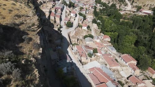 Increíble toma aérea del pueblo de Karaman en Turquía, también conocido como Turkiye