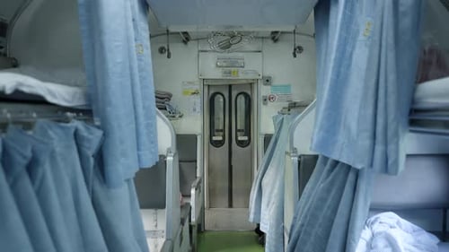Lits superposés pour passagers à l'intérieur d'un ferry
