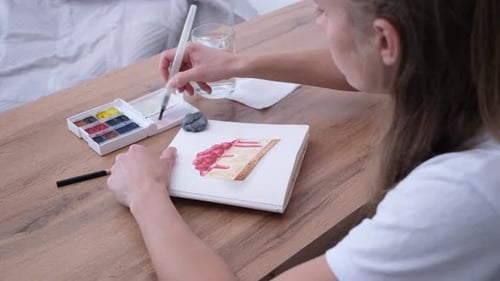 young woman drawing watercolor picture