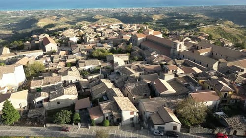 Luftbild des italienischen mittelalterlichen Dorfes Gerace, Kalabrien
