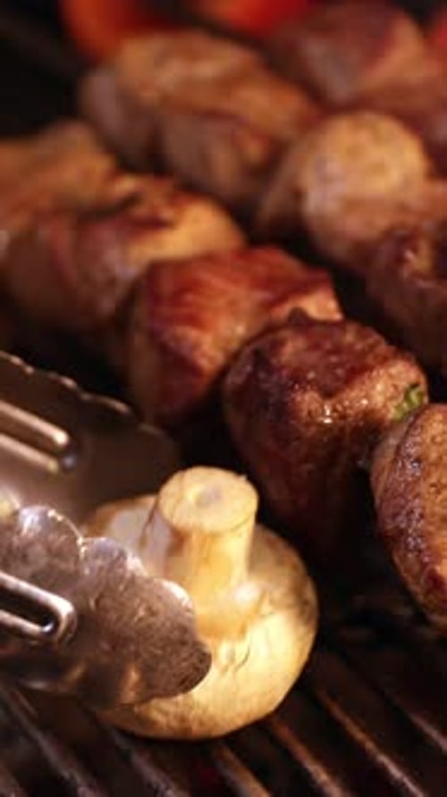 Brochettes grillées aux champignons