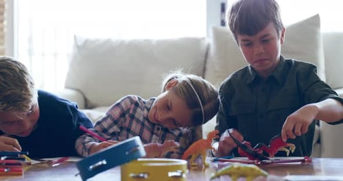 Siblings bonding by drawing pictures in together as a family