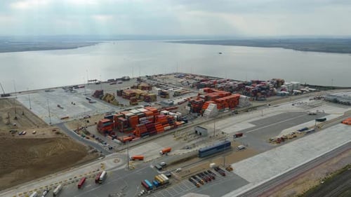 Luftaufnahme eines Containerhafens, Großbritannien.
