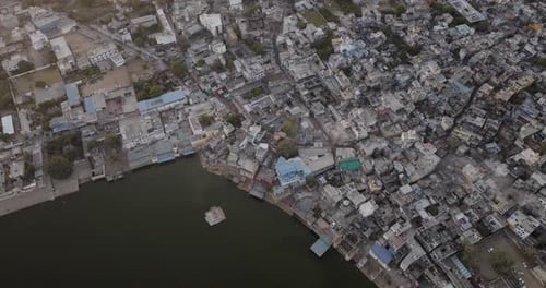 Luftaufnahme des Pushkar-Sees und des Stadtbildes, Indien.