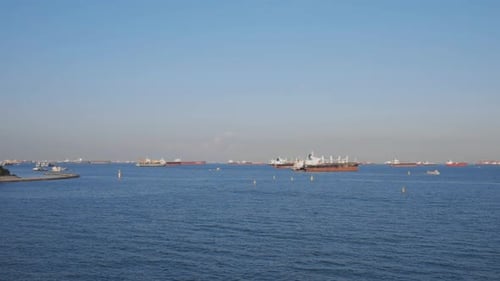 Ansicht des Frachtschiffs auf dem Meer